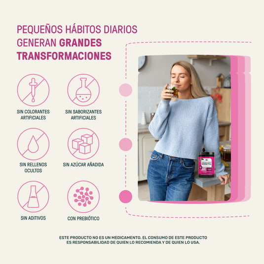 Mujer bebiendo en cocina con suplemento de inositol, sin azúcar añadida, sin colorantes ni aditivos.